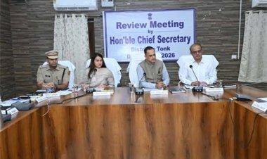 मुख्य सचिव वी. श्रीनिवास ने ली जल संचय, ईसरदा बांध और पीएचईडी प्रोजेक्ट्स की समीक्षा बैठक