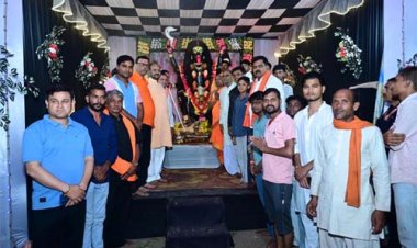 नवरात्रि पर उप मुख्यमंत्री विजय शर्मा ने पिपरिया में विभिन्न दुर्गा उत्सव समितियों के पंडालों में पहुंचकर की पूजा-अर्चना