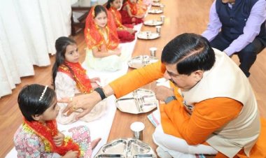 मुख्यमंत्री डॉ. यादव ने मुख्यमंत्री निवास में किया कन्या पूजन