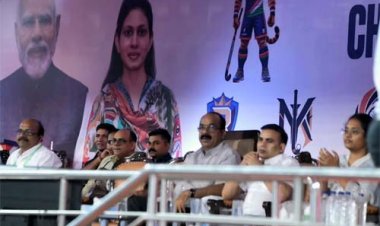 उप मुख्यमंत्री अरुण साव ने की खिलाड़ियों की हौसला अफजाई, मैच देखने पहुंचे हॉकी स्टेडियम