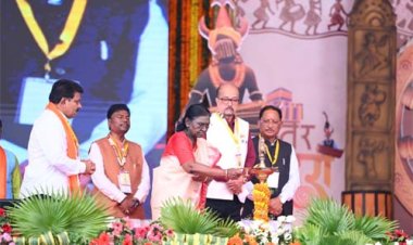 राष्ट्रपति श्रीमती मुर्मु ने बस्तर दशहरा की अनूठी परंपराओं और जनजातीय संस्कृति की सराहना की