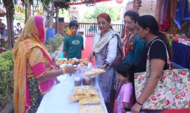 ग्रामीण महिला उद्यमियों के उत्पादों और राजस्थानी जायकों ने मोहा विजिटर्स का मन