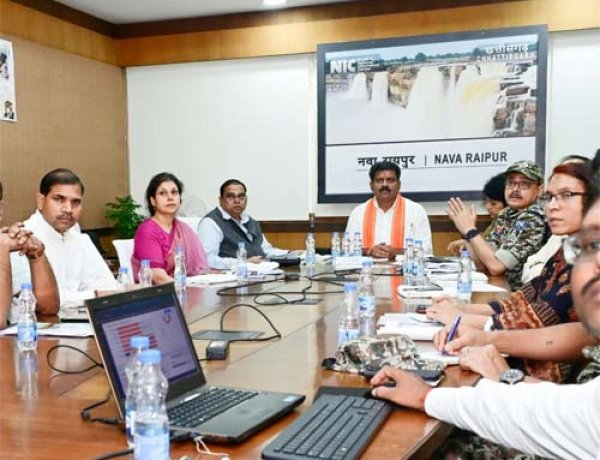 नक्सल प्रकरणों की वापसी के लिए प्रक्रिया में तेजी लाएं, 15 दिनों में जिला स्तरीय समितियों की बैठक करें: उप मुख्यमंत्री विजय शर्मा