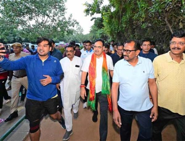 मुख्यमंत्री भजनलाल शर्मा ने सेन्ट्रल पार्क में आमजन के साथ की मॉर्निंग वॉक