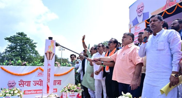 विकसित भारत के संकल्प से जगमगाया जशपुर, पर्यटन मंत्री राजेश अग्रवाल के नेतृत्व में निकली ‘सेवा ज्योति यात्रा’