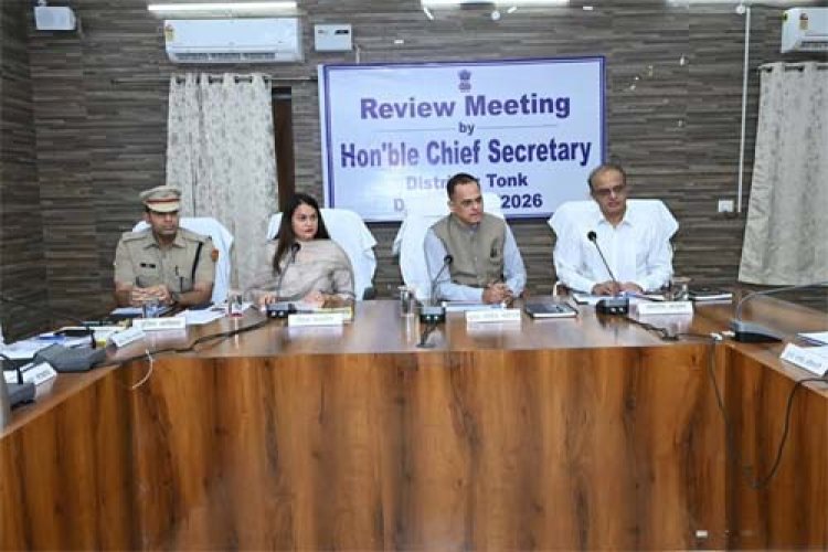 मुख्य सचिव वी. श्रीनिवास ने ली जल संचय, ईसरदा बांध और पीएचईडी प्रोजेक्ट्स की समीक्षा बैठक