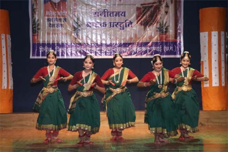 इंदिरा कला संगीत विश्वविद्यालय खैरागढ़ में ‘नमो सेवा– अनकही कहानियां’ का जिला स्तरीय भव्य नाट्य मंचन
