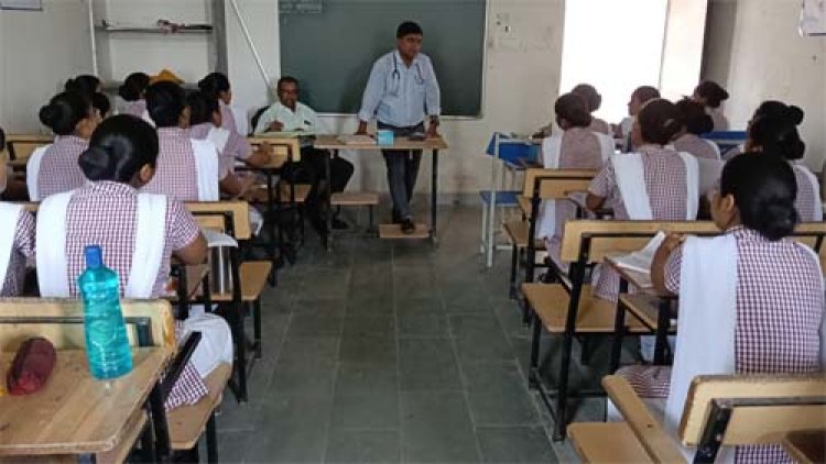 विश्व मानसिक स्वास्थ्य दिवस पर जीएनएम ट्रेनिंग सेंटर में जागरूकता व्याख्यान आयोजित
