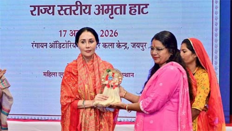 उप मुख्यमंत्री तथा महिला एवं बाल विकास मंत्री दिया कुमारी ने अमृता हाट की महिला उद्यमियों को दिया डिजिटल मंत्र