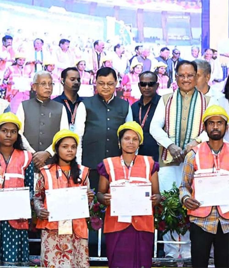 विशेष लेख : निर्माण श्रमिकों के जीवन में खुशहाली ला रहीं सन्निर्माण कर्मकार मंडल की जनकल्याणकारी योजनाएं