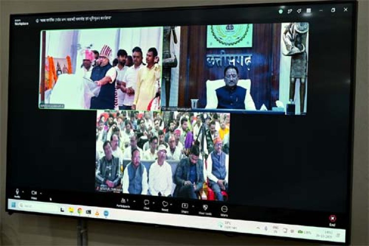 मुख्यमंत्री विष्णु देव साय ने बाबा कार्तिक उरांव की जन्मशताब्दी पर उनकी आदमकद प्रतिमा का किया अनावरण
